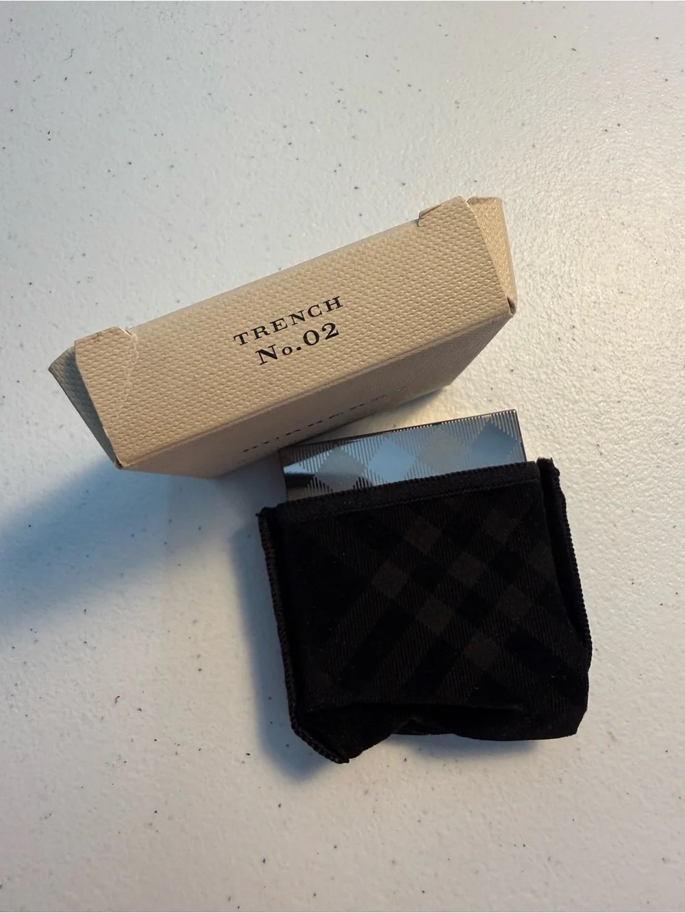 Burberry sheer single eye shadow No.2 trench beige white BNIB